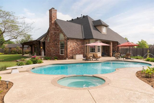 13909 Plantation Way, Edmond, OK 73013