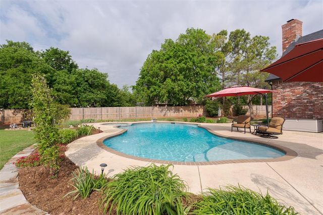 13909 Plantation Way, Edmond, OK 73013