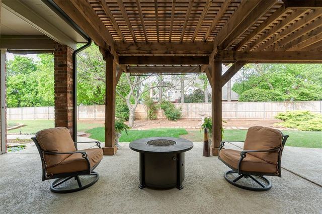 13909 Plantation Way, Edmond, OK 73013