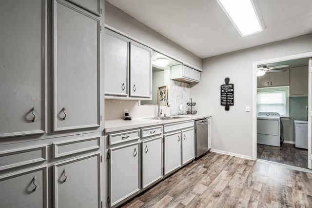204 Carnation Street, Lake Jackson, TX 77566