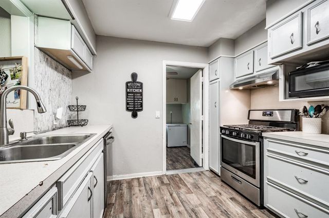 204 Carnation Street, Lake Jackson, TX 77566