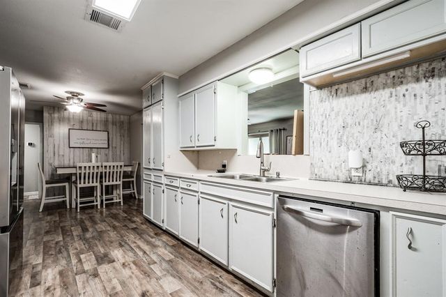204 Carnation Street, Lake Jackson, TX 77566