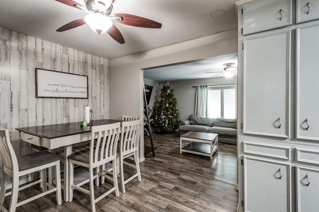 204 Carnation Street, Lake Jackson, TX 77566
