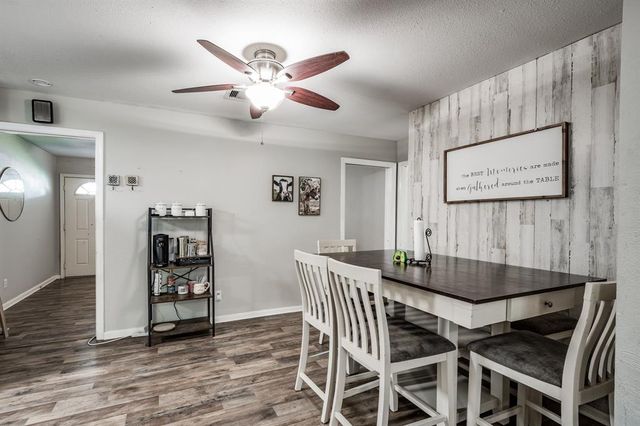 204 Carnation Street, Lake Jackson, TX 77566
