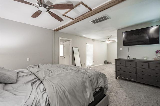 204 Carnation Street, Lake Jackson, TX 77566