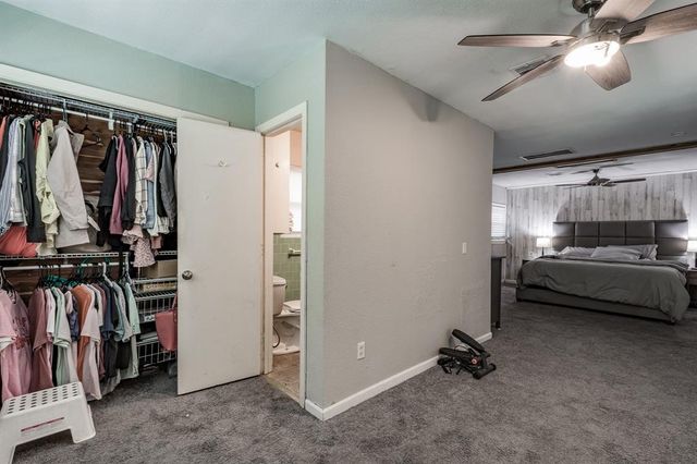 204 Carnation Street, Lake Jackson, TX 77566