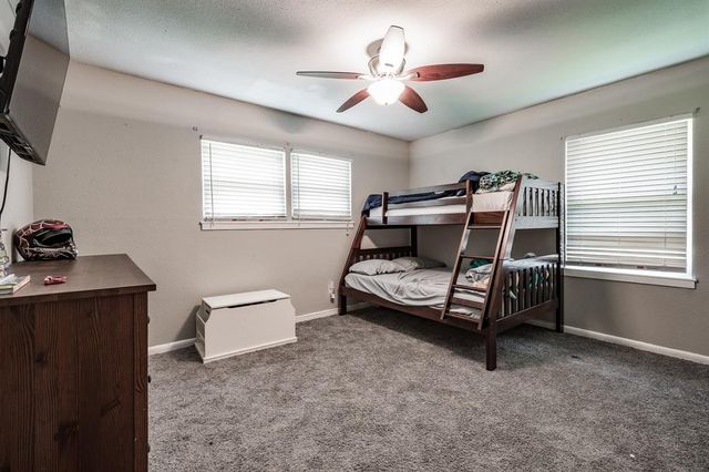 204 Carnation Street, Lake Jackson, TX 77566
