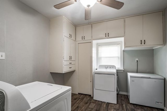 204 Carnation Street, Lake Jackson, TX 77566