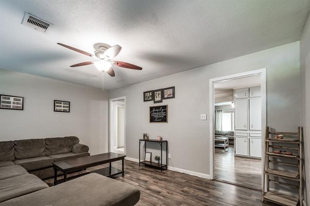 204 Carnation Street, Lake Jackson, TX 77566
