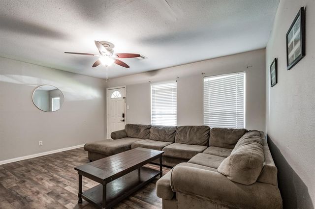 204 Carnation Street, Lake Jackson, TX 77566