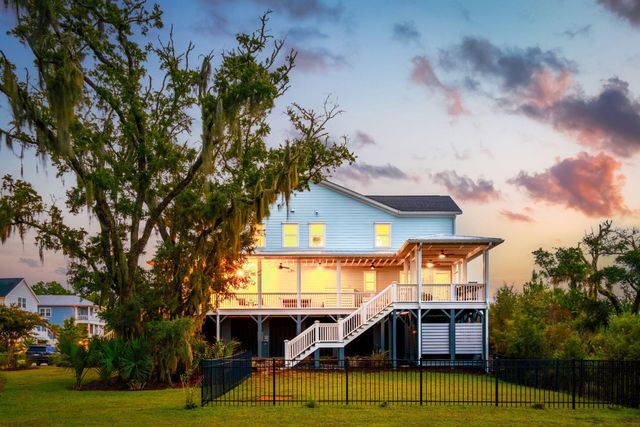 1538 Menhaden Lane, Mount Pleasant, SC 29466