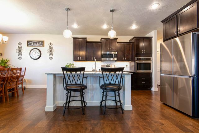 921 E Thorndale Drive, Nixa, MO 65714