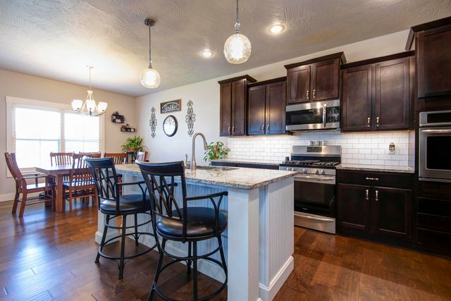 921 E Thorndale Drive, Nixa, MO 65714