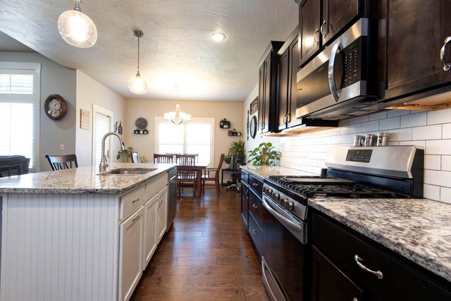 921 E Thorndale Drive, Nixa, MO 65714