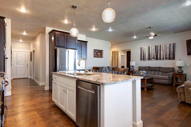 921 E Thorndale Drive, Nixa, MO 65714