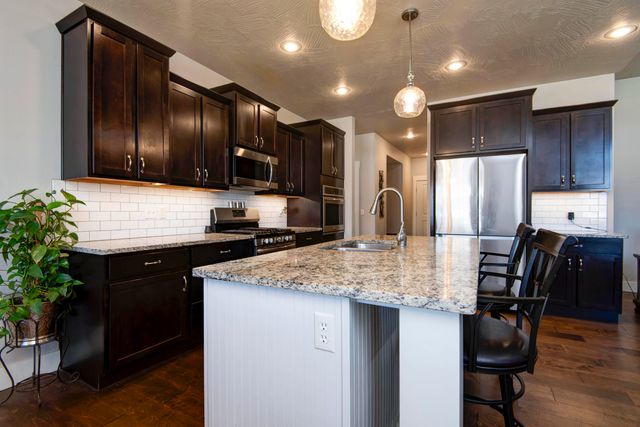 921 E Thorndale Drive, Nixa, MO 65714