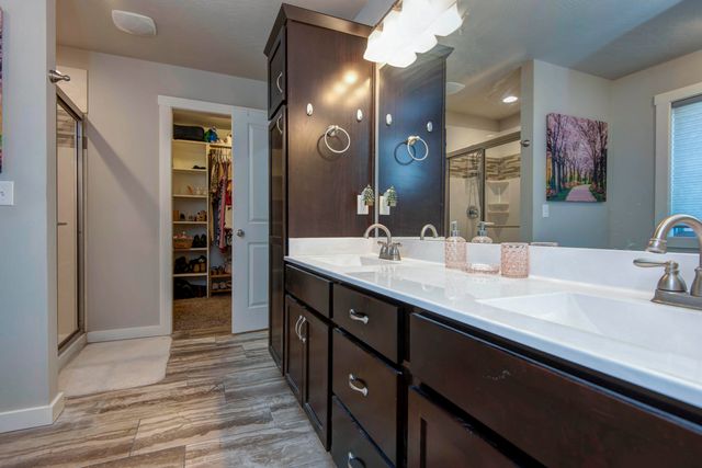 921 E Thorndale Drive, Nixa, MO 65714