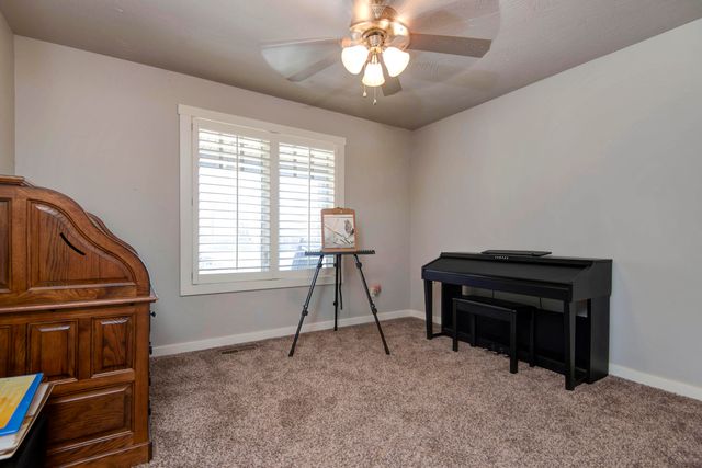 921 E Thorndale Drive, Nixa, MO 65714