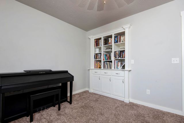 921 E Thorndale Drive, Nixa, MO 65714