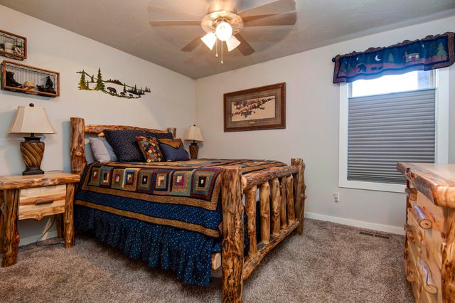 921 E Thorndale Drive, Nixa, MO 65714