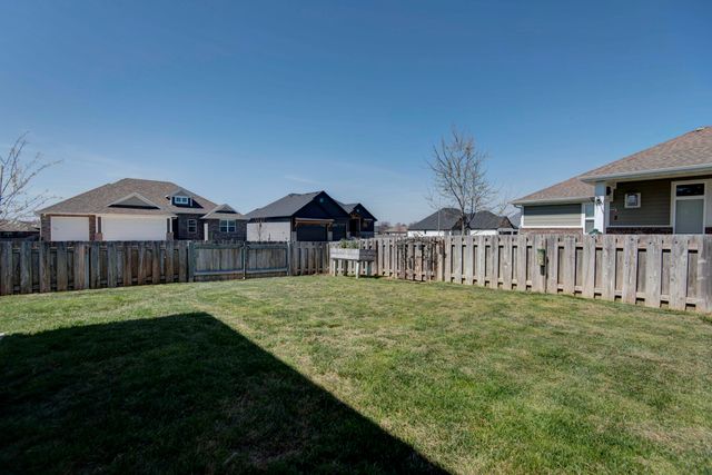 921 E Thorndale Drive, Nixa, MO 65714