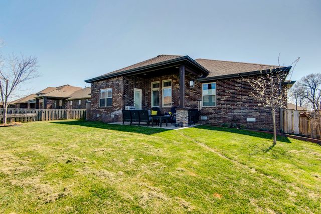 921 E Thorndale Drive, Nixa, MO 65714