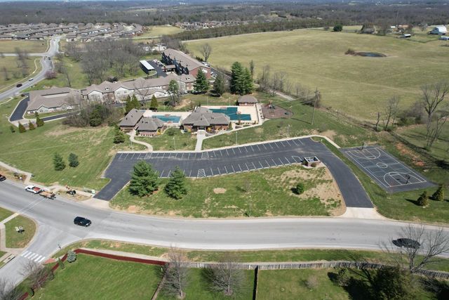 921 E Thorndale Drive, Nixa, MO 65714