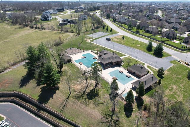 921 E Thorndale Drive, Nixa, MO 65714