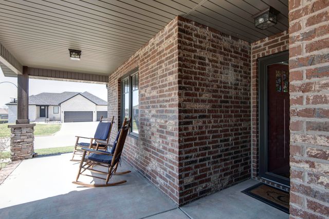 921 E Thorndale Drive, Nixa, MO 65714