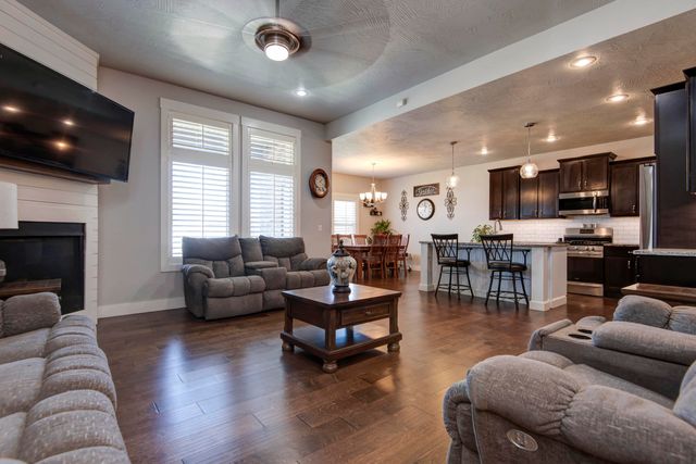 921 E Thorndale Drive, Nixa, MO 65714