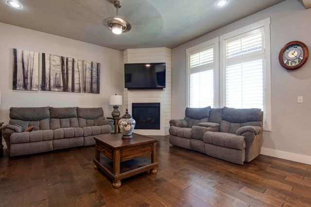 921 E Thorndale Drive, Nixa, MO 65714