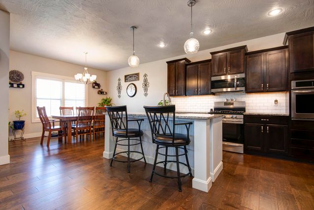 921 E Thorndale Drive, Nixa, MO 65714