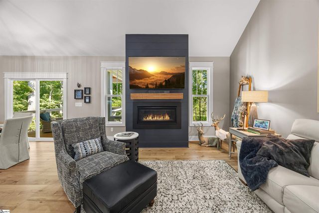 7 Maxfli Court, Travelers Rest, SC 29690