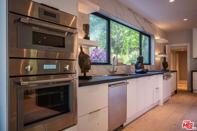 1734 N Beverly Glen Boulevard, Los Angeles, CA 90077