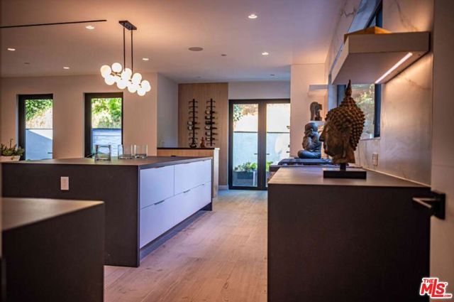 1734 N Beverly Glen Boulevard, Los Angeles, CA 90077