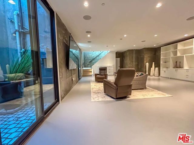 1734 N Beverly Glen Boulevard, Los Angeles, CA 90077