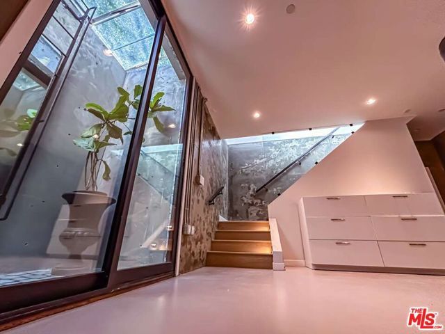1734 N Beverly Glen Boulevard, Los Angeles, CA 90077