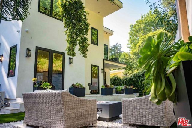 1734 N Beverly Glen Boulevard, Los Angeles, CA 90077