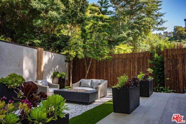 1734 N Beverly Glen Boulevard, Los Angeles, CA 90077