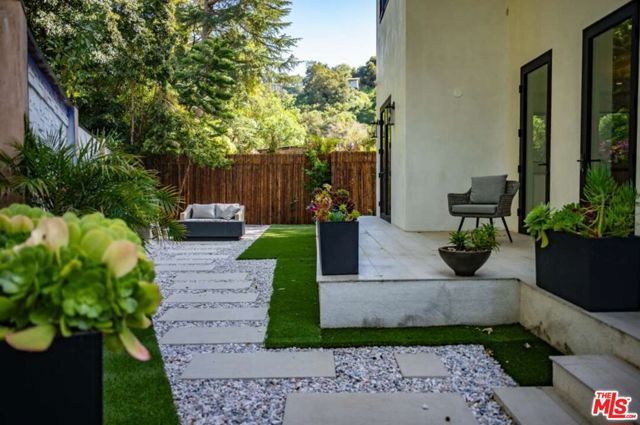 1734 N Beverly Glen Boulevard, Los Angeles, CA 90077