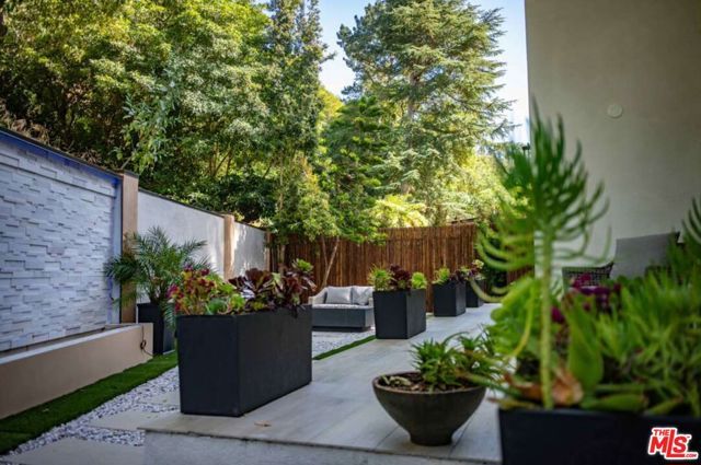 1734 N Beverly Glen Boulevard, Los Angeles, CA 90077