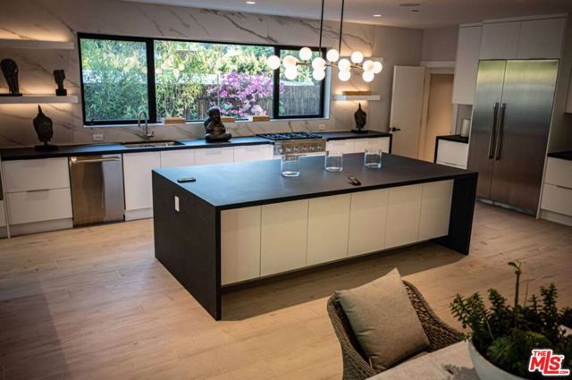 1734 N Beverly Glen Boulevard, Los Angeles, CA 90077