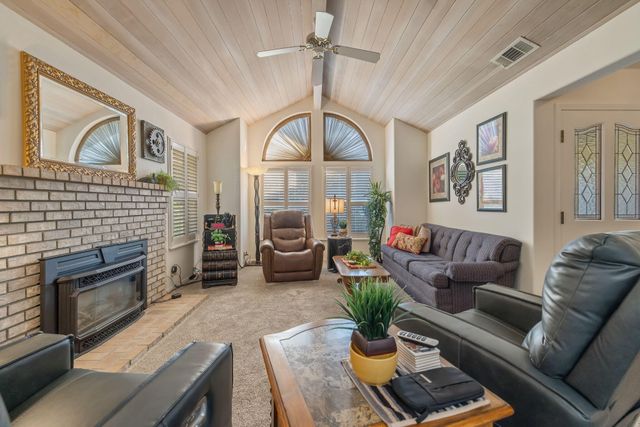 5614 W Prospect Drive, Visalia, CA 93291