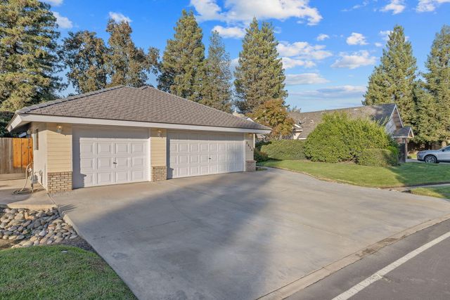 5614 W Prospect Drive, Visalia, CA 93291