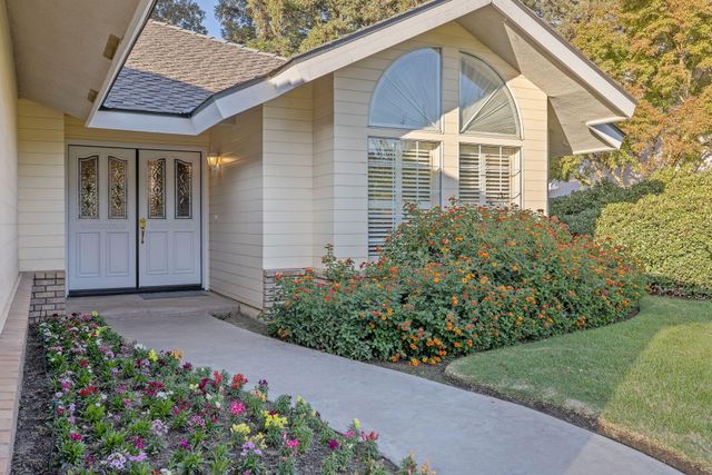 5614 W Prospect Drive, Visalia, CA 93291