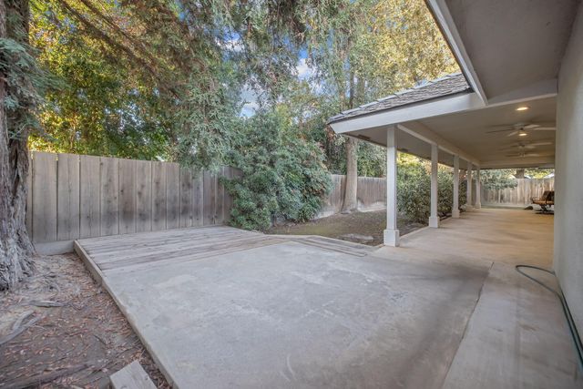 5614 W Prospect Drive, Visalia, CA 93291