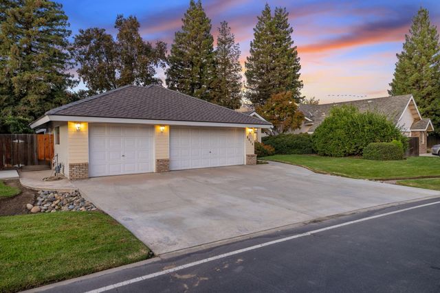 5614 W Prospect Drive, Visalia, CA 93291