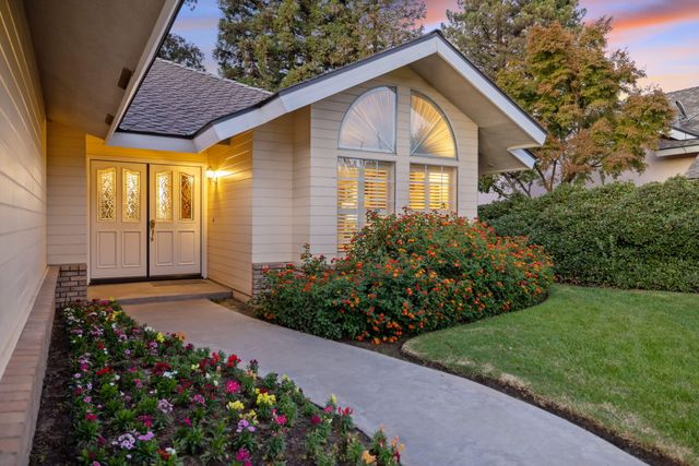 5614 W Prospect Drive, Visalia, CA 93291