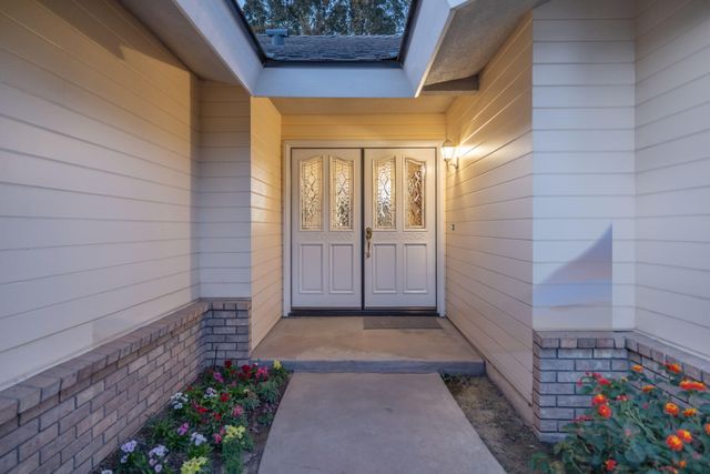 5614 W Prospect Drive, Visalia, CA 93291