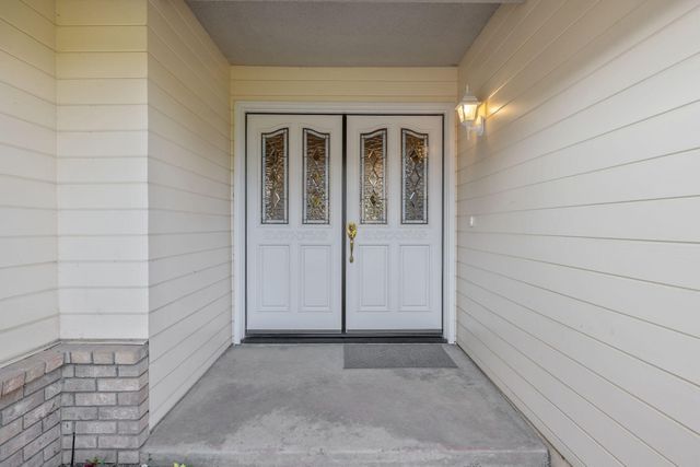 5614 W Prospect Drive, Visalia, CA 93291